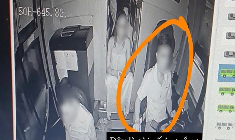 Nữ hành khách giật mình kinh hãi phát hiện bàn tay lạ 'thò' vào cabin, sờ bụng mình lúc nửa đêm