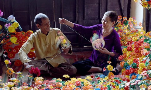 Về làng Thanh Tiên, ngắm hoa giấy 'nở' từ đôi tay nghệ nhân xứ Huế