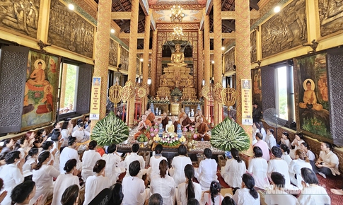 Trang nghiêm Lễ dâng y tắm mưa tại chùa Khmer