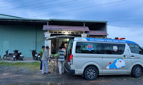 Phát hiện thi thể người đàn ông hay đi chăn vịt dưới ao nước