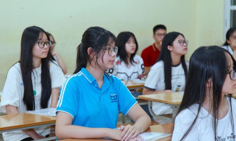 Vì sao điểm chuẩn lớp 10 công lập Hà Nội 2025 'hạ nhiệt'?
