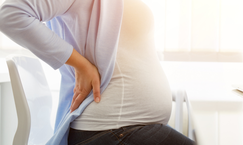 Tư thế sinh hoạt đúng cách giúp mẹ bầu giảm đau lưng