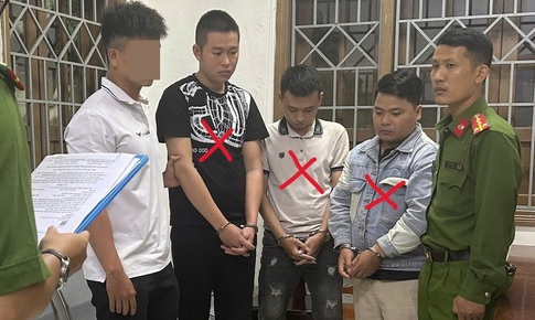 Cướp t&#224;i sản của &#39;đối thủ&#39; sau cuộc s&#225;t phạt bằng Poker