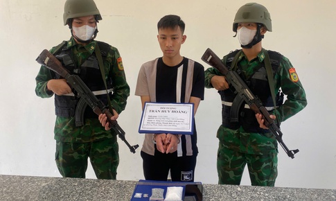 Bắt giữ thanh niên 21 tuổi tàng trữ lượng lớn ma túy