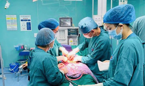 Người phụ nữ ‘phát hoảng’khi phát hiện khối u xơ tử cung tương đương thai 5 tháng