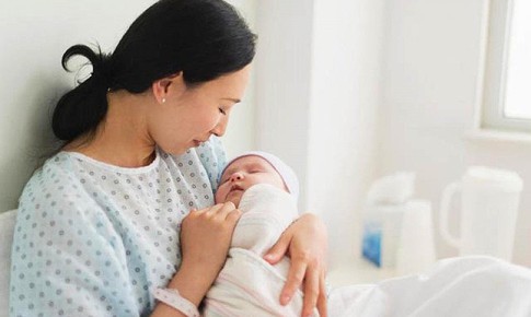[Infographic] Những dấu hiệu nhận biết trẻ đ&#227; b&#250; đủ sữa mẹ