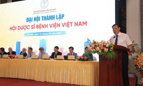 Hội Dược sĩ Bệnh viện Việt Nam cần t&#237;ch cực tham gia x&#226;y dựng, phản biện ch&#237;nh s&#225;ch ph&#225;p luật lĩnh vực dược