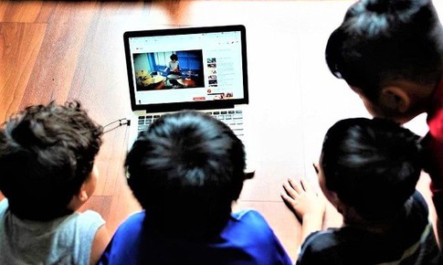 Bộ Y tế y&#234;u cầu tăng cường bảo vệ trẻ em tr&#234;n m&#244;i trường mạng