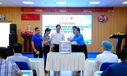 Bệnh viện Đa khoa Thủ Đức quy&#234;n g&#243;p ủng hộ đồng b&#224;o  bị lũ lụt