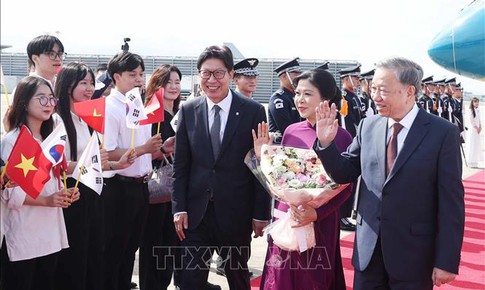 Tổng B&#237; thư T&#244; L&#226;m thăm th&#224;nh phố Busan, H&#224;n Quốc