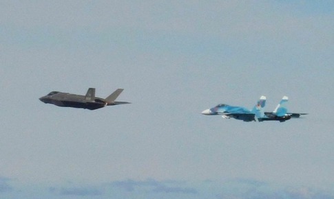 F-35 Italia lần đầu 'chặn' Su-27 và Su-24M Nga trên bầu trời Baltic