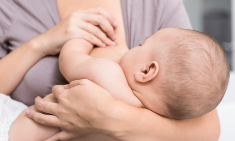 Lợi ích của việc cho trẻ bú sữa mẹ hoàn toàn trong 6 tháng đầu