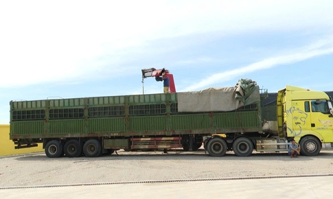 Phạt 333 triệu đồng t&#224;i xế v&#224; chủ h&#224;ng chở vượt qu&#225; tải trọng 429%
