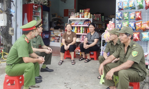 B&#225;m bản, giữ y&#234;n v&#249;ng cao - dấu ấn C&#244;ng an x&#227; Quản Bạ
