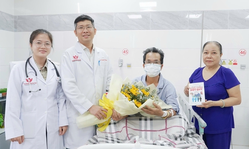 B&#225;c sĩ bị ngưng tim, ngưng thở 2 lần được đồng nghiệp 
cứu sống ngoạn mục