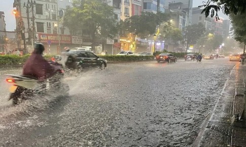Cảnh b&#225;o mưa d&#244;ng, lốc s&#233;t ở nội th&#224;nh H&#224; Nội