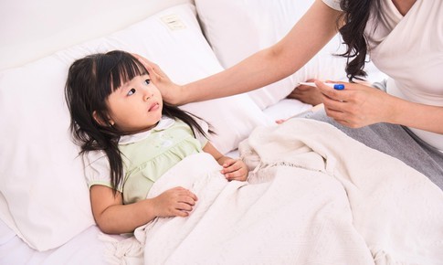 6 hiểu lầm khi chăm sóc trẻ bị viêm mũi họng và cách xử lý đúng