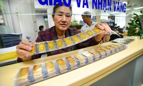 Gi&#225; v&#224;ng h&#244;m nay ng&#224;y 18/8 đồng loạt tăng mạnh l&#234;n đỉnh mới