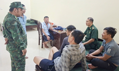 Chìm tàu trên biển, thuyền trưởng và 9 ngư dân Thanh Hóa may mắn được cứu sống