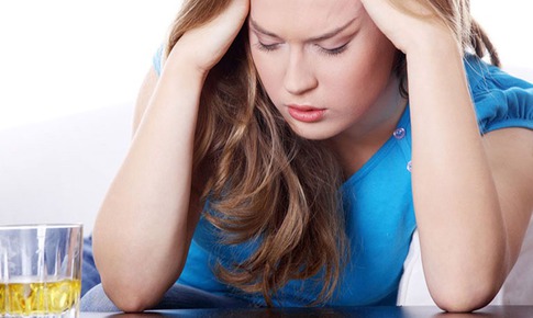 5 t&#225;c dụng phụ hay gặp nhất khi uống tr&#224; xanh v&#224; c&#225;ch tr&#225;nh