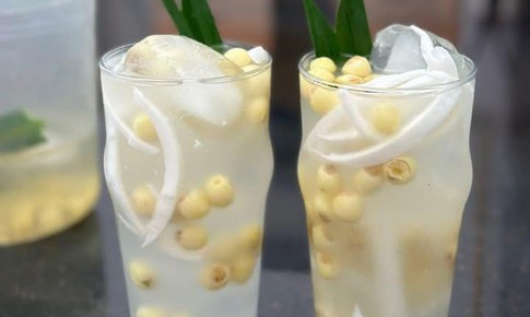 Nước sen dừa 'hot' từ mạng xã hội đến quán vỉa hè