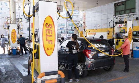 Gi&#225; dầu tăng mạnh sau t&#237;n hiệu từ ch&#237;nh s&#225;ch thuế quan của Tổng thống Mỹ