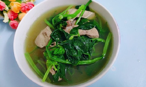 Canh cải bó xôi nấu gan lợn - Món ăn dưỡng huyết, sáng mắt và đẹp da