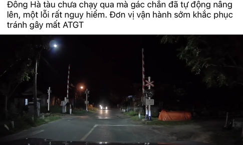 Người tham gia giao thông hú hồn khi gác chắn đường sắt bất ngờ nâng lên lúc tàu hỏa đang lao tới