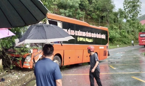 Lào Cai: Va chạm giữa hai xe khách trên quốc lộ 32, một người tử vong