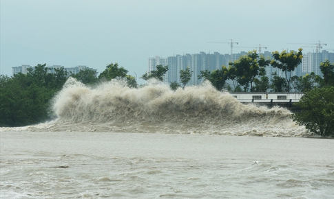 Vùng áp thấp có khả năng mạnh lên thành bão trên Biển Đông