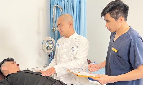 Cứu nguy cho thanh niên buộc dây cao su vào tinh hoàn để kéo dài thời gian cương