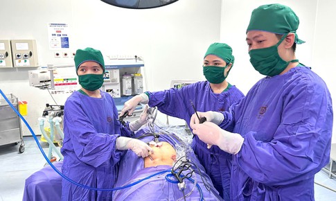 Cứu người phụ nữ ngoại quốc mang thai ngoài tử cung vỡ