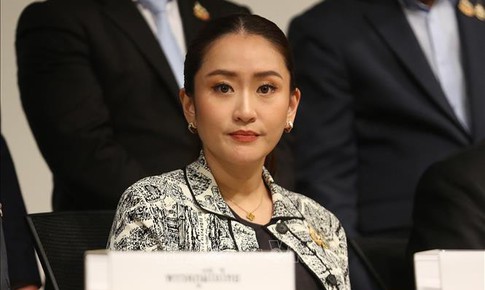 Thủ tướng Th&#225;i Lan bị đ&#236;nh chỉ Paetongtarn Shinawatra ra hầu t&#242;a
