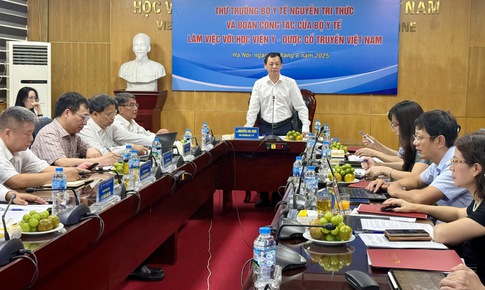 Tiếp tục đổi mới, đẩy mạnh ứng dụng công nghệ trong đào tạo nhân lực y dược học cổ truyền chất lượng cao