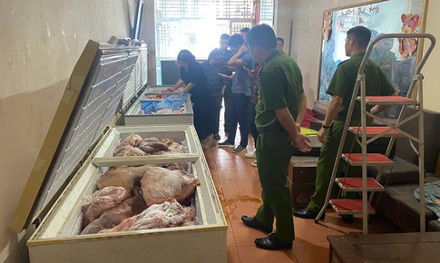 Phát hiện gần 0,5 tấn thịt lợn nghi nhiễm bệnh tại chợ Mèo Vạc
