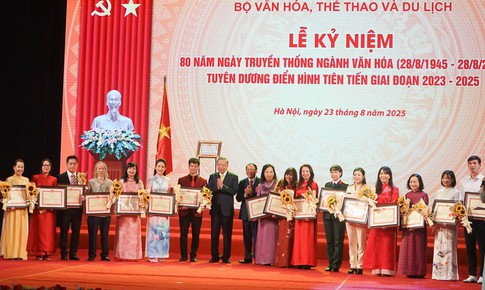 Bộ trưởng Nguyễn Văn Hùng: Văn hóa nuôi dưỡng tâm hồn và bản sắc dân tộc, khát vọng vươn cao
