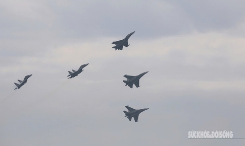 Mãn nhãn ‘Hổ mang chúa’ Su-30MK2 bay qua Quảng trường Ba Đình, sẵn sàng cho đại lễ Quốc khánh