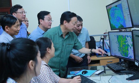 Ph&#243; Thủ tướng Trần Hồng H&#224;: B&#227;o số 5 kh&#244;ng c&#243; khả năng giảm cường độ, hết sức nguy hiểm