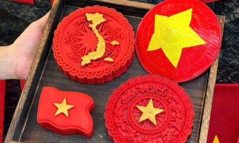 B&#225;nh Trung thu &#39;cờ đỏ sao v&#224;ng&#39; lan tỏa niềm tự h&#224;o d&#226;n tộc tr&#234;n mạng x&#227; hội