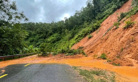 Nhiều tuyến giao th&#244;ng huyết mạch tại ph&#237;a T&#226;y Thanh H&#243;a bị ngập lụt, sạt lở do b&#227;o số 5