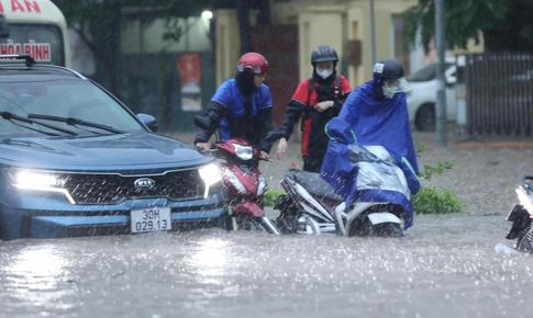 H&#224; Nội mưa lũ g&#226;y thiệt hại nghi&#234;m trọng