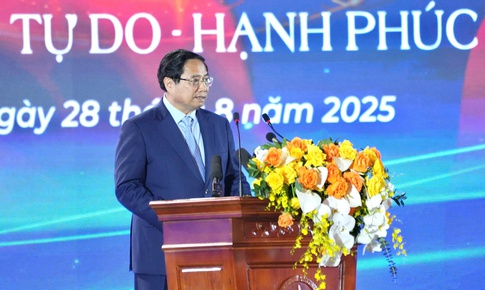 Thủ tướng: Triển l&#227;m th&#224;nh tựu đất nước được thiết kế khoa học, hiện đại, chuy&#234;n nghiệp, nội dung l&#244;i cuốn