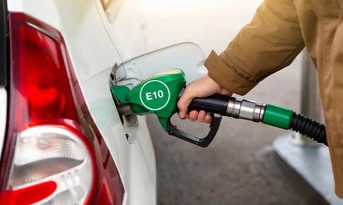 Xăng E10 tương th&#237;ch với hầu hết c&#225;c loại xe, t&#237;nh năng kỹ thuật tương đương xăng kho&#225;ng