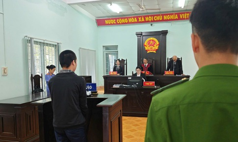 Đối tượng rủ 2 thanh thiếu ni&#234;n c&#249;ng sử dụng ma t&#250;y l&#227;nh &#225;n 10 năm t&#249;