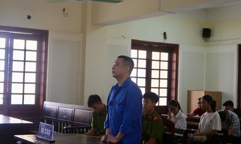 &#193;n t&#249; cho chủ cơ sở d&#249;ng h&#243;a chất sản xuất gi&#225; đỗ &#39;mập, trắng, mọng nước&#39;