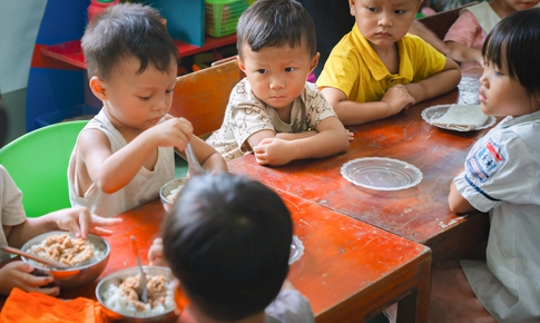Tổ chức bữa ăn gia đình đủ dưỡng ở vùng núi theo mô hình tháp dinh dưỡng