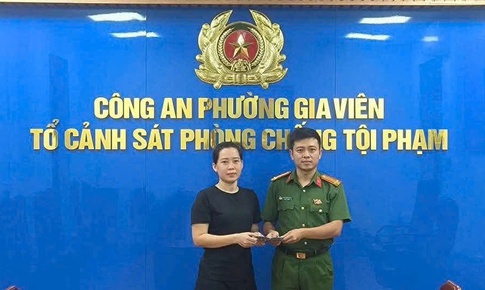 Nhờ công an tìm giúp, người phụ nữ Hải Phòng nhận lại 50 triệu đồng đánh rơi trên đường
