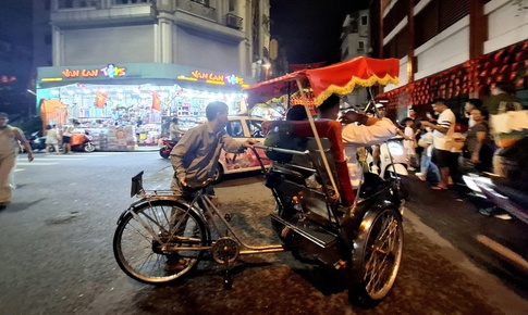 Mỗi chuyến thu 250.000 đồng, tài xế xích lô 'hốt bạc' dịp 2/9
