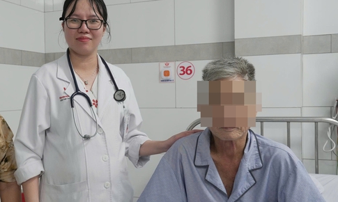 Bệnh nhân nguy kịch, ho ra máu nhiều lần thoát chết nhờ can thiệp tắc mạch phế quản