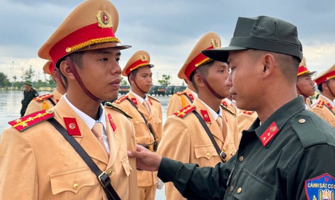 Mẹ qua đời, chiến sĩ nén đau thương, hoàn thành nhiệm vụ A80 trước khi về chịu tang